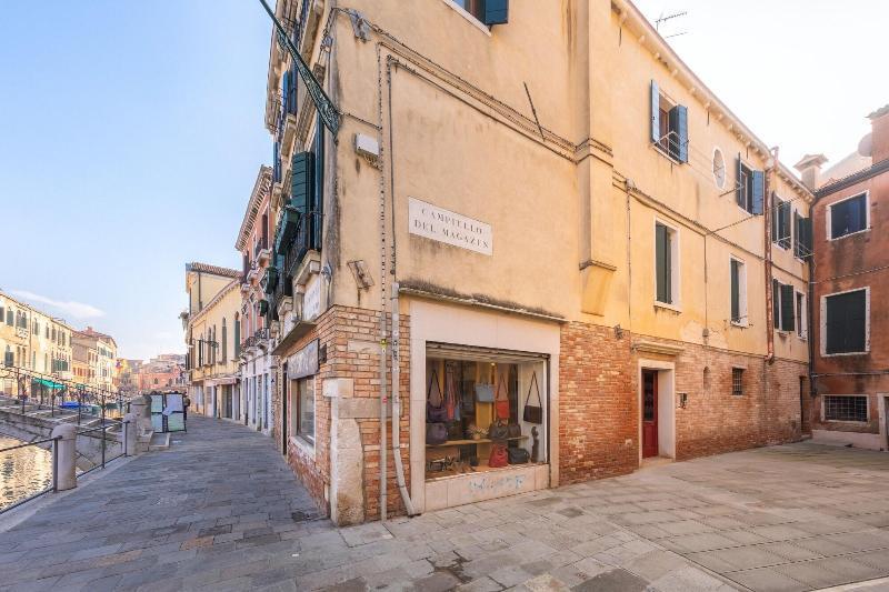 B And B Casanova Ai Tolentini Veneza Exterior foto